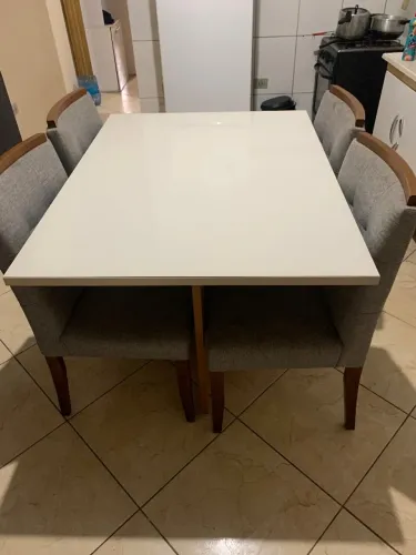Mesa de jantar 4 lugares ,tampo de vidro
