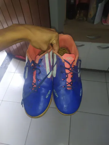 Tênis de futsal 