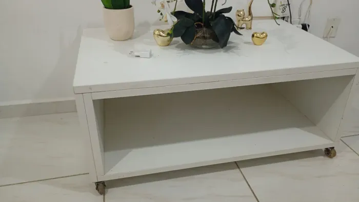 Vendo centro de sala grande e com rodinhas em mdf