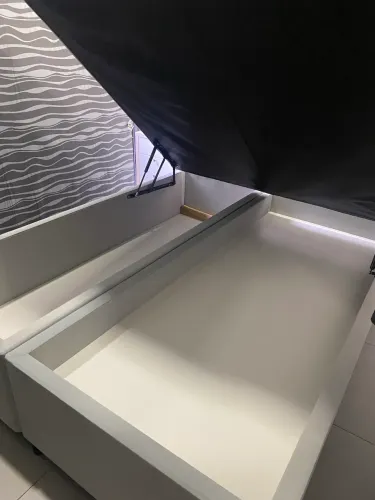 Cama queen com colchão - baú sob medida com cama auxiliar