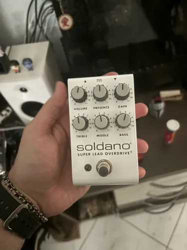 Pedal Soldano assinado pelo batera do misfits