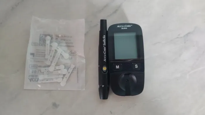 Medidor de Glicemia Accu-Chek Active 