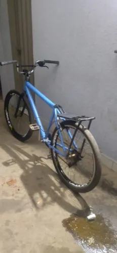 Troca em um bicicleta motorizada