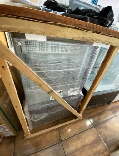 Balcão vitrine refrigerada Gelopar confeitaria 75 cm para bolos e tortas