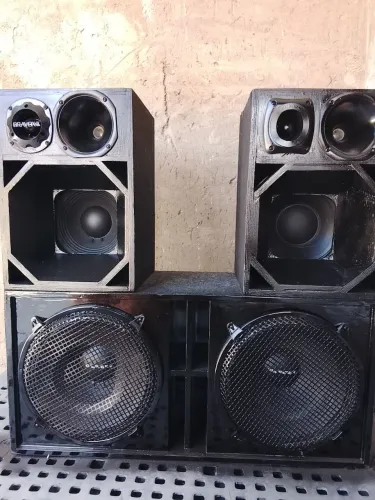 Som profissional ótimo para pequenas festas 