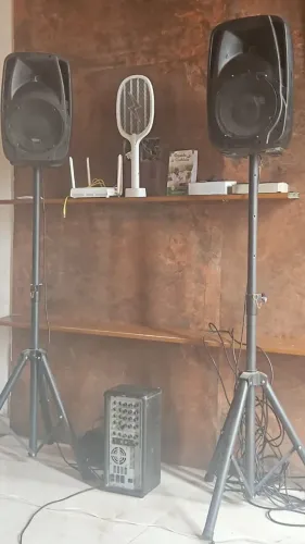 Som.ideal.pata.igreja pessoas exigentes ou para música ao vivo dispenso curioso!!!