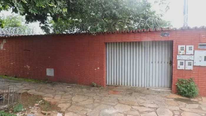 LESTE UNIVERSITÁRIO - TERRENO 365,OOm², DUAS CASAS E DUAS KITINETES