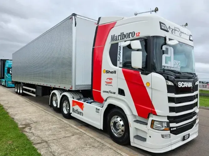 Scania R 450 6x2 Ano 21 Euro 5 personalizado Marlboro + baú facchini 0km 30 plts Sem pneus