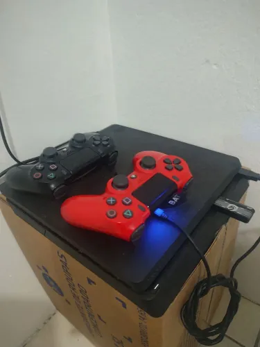 PS4 em perfeito estado de conservação