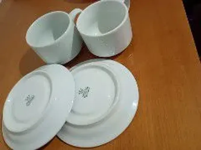 Kit de duas Xícaras e dois pires marca Schmidt