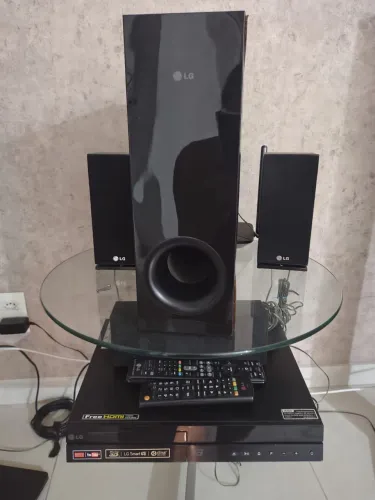 Vendo Blu Way 3 D LG Smart TV - Netflix/Youtube Free HDMI