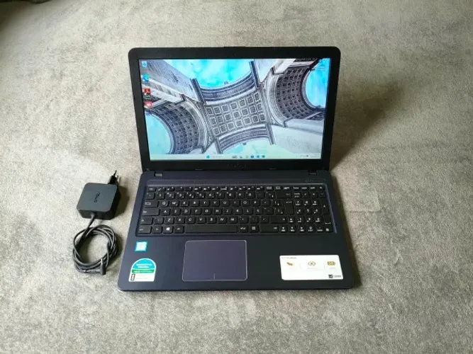 Notebook TOP i3 + 8 GB + SSD