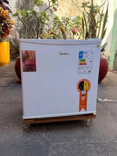 Frigobar semi novo