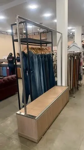 Arara com móvel