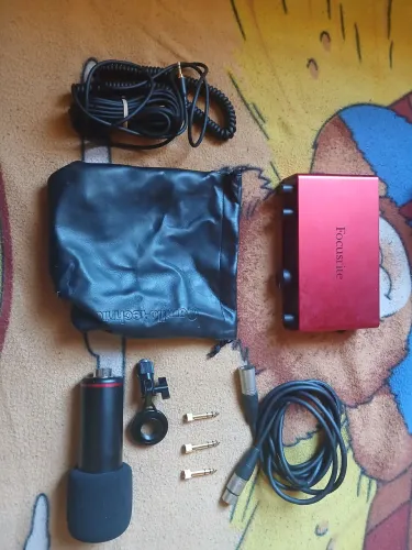Mesa de áudio Focusrite Scarlett 2i2 Studio