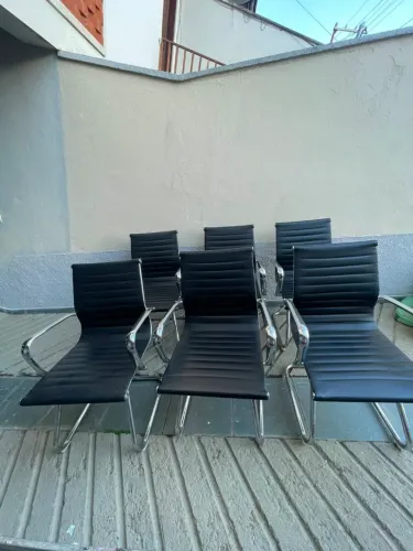 Conjunto de seis cadeiras de escritório