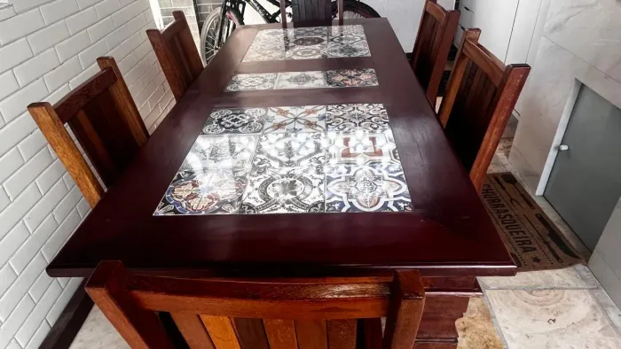 Mesa madeira com 6 cadeiras