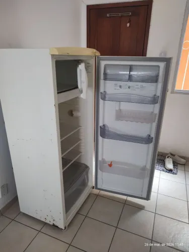 Geladeira Consul Gela bem e borracha nova