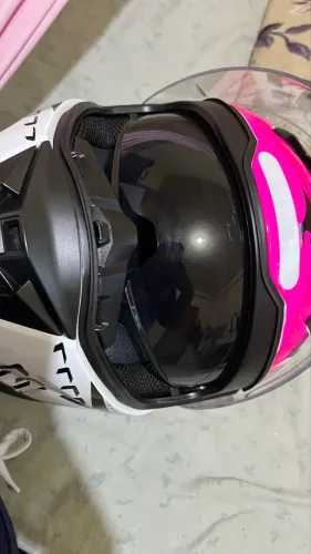 Capacete sem marcas de uso 
