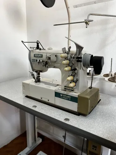 Máquina de reforço de gola (taipe) siruba