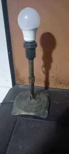 Luminária De Mesa Vintage Rústica / Industrial Em Latão