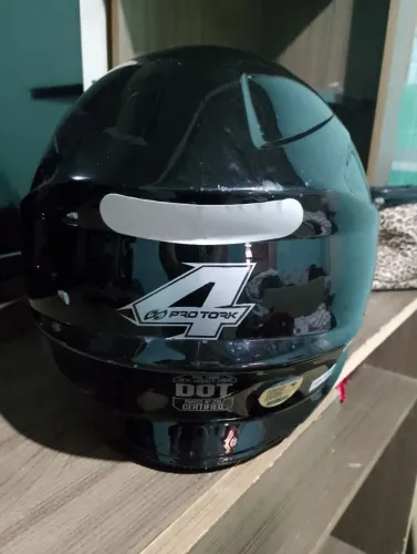 Capacete seme novo em bom estado 