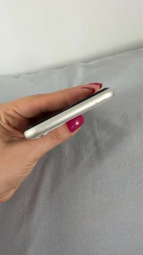 Celular iPhone 11 bem conservado