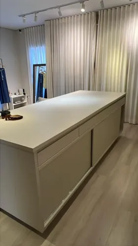 BALÇÃO DE APOIO EM MDF COM 3 GAVETAS E 2 PORTAS DE CORRER 