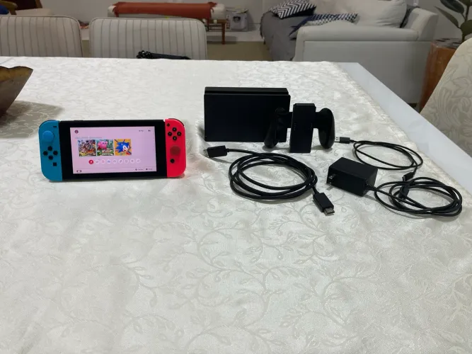 Nintendo Switch V1 Desbloqueado por Chip | 256GB | Usado em Excelente Estado