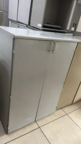 Armário alto para escritório 