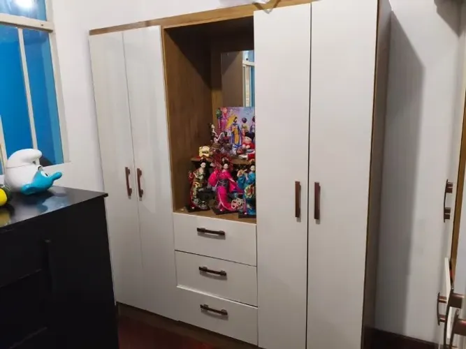guarda-roupas 4 portas, 3 gavetas