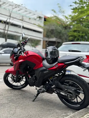 Yamaha FZ25 ABS 2025 | 20.000 km | Escape Esportivo + Original