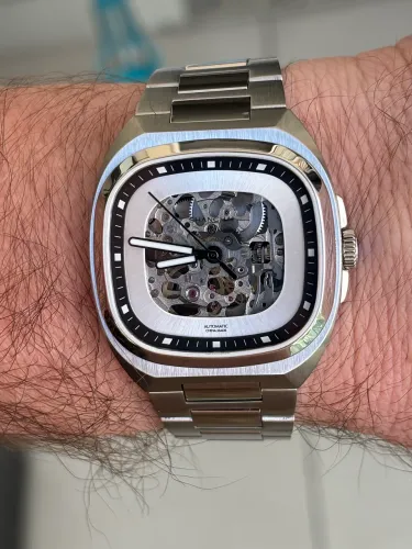 Relógio automático Shangai Skeleton.