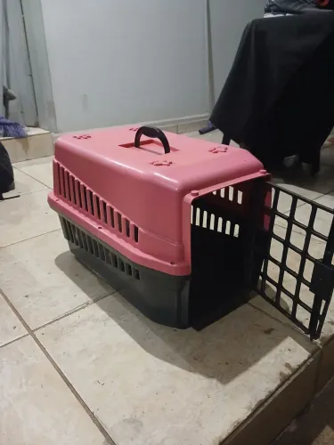 Caixa de transporte para cães e gatos. 