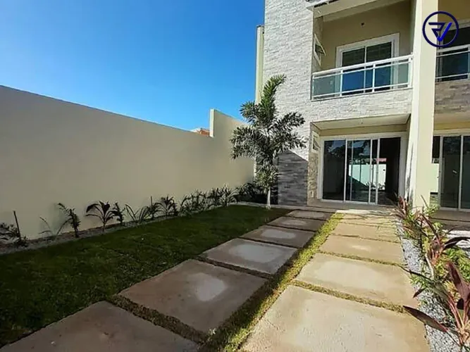 Casa dúplex com 3 suítes no Eusébio