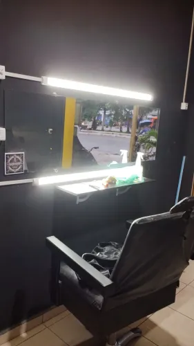 Espelho grande,excelente para barbearia ou salão de beleza ! 