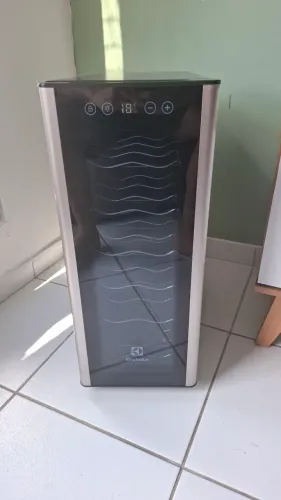 Adega Eletrolux 12 grfs