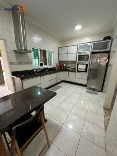 Casa com 3 dormitórios à venda, 194 m² por R$ 1.300.000,00 - Jardim Crystal Park - Jacareí