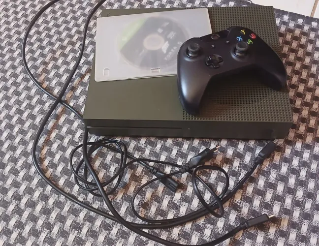 Xbox one S 1TB verde militar