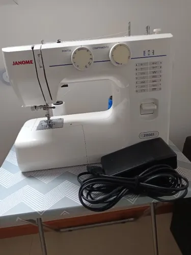 Máquina de Costura Janome 2008S Semi Nova - Pouco Uso