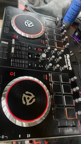 Controladora Numark Mixtrack pro 2
