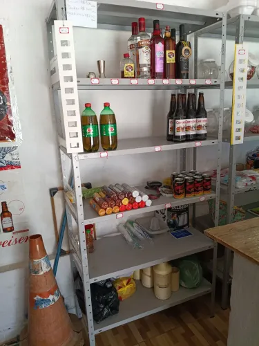Estante de Ferro ( 2 und disponível) R$ 280.00 a unidade