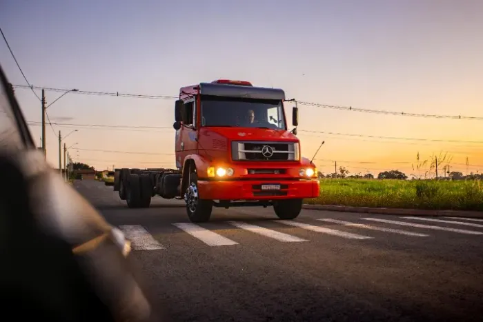 Caminhão 1620L Cabinado. Motor novo, Câmbio Revisado, 0km