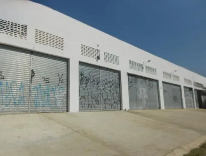 Galpão na Avenida Doutor Sílvio Margarido, 420 - Galpões 3, 4 e 5 375 m²