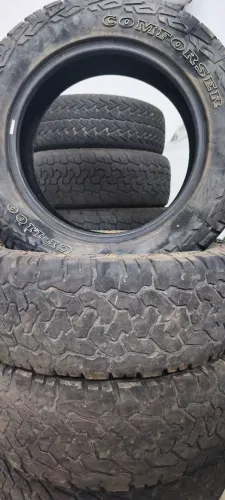 Pneus 225/65 R17 meia vida - Excelente estado<br>Marcas: Bravuris e Comforser 