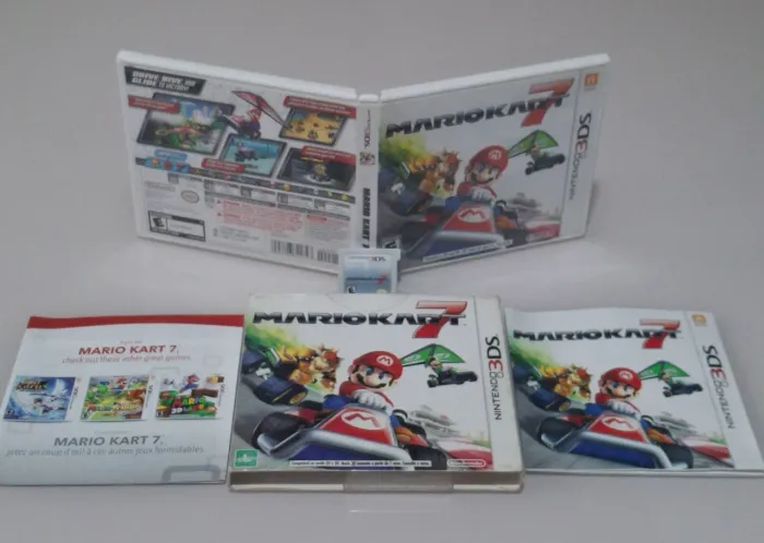 Mario Kart 7 Nintendo 3DS com Caixa, luva, encarte e manual exelente estado