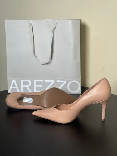Scarpin Arezzo Nude em Couro Salto Médio Tam. 39 ? Novo