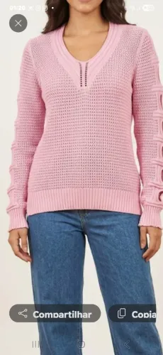 Blusa em linha detalhes nas mangas e costas. TAM M/G