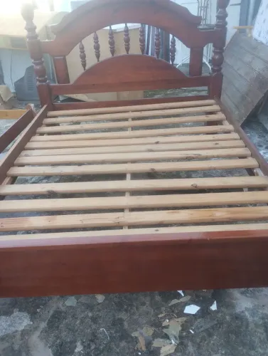 Cama de casal trabalhada 
