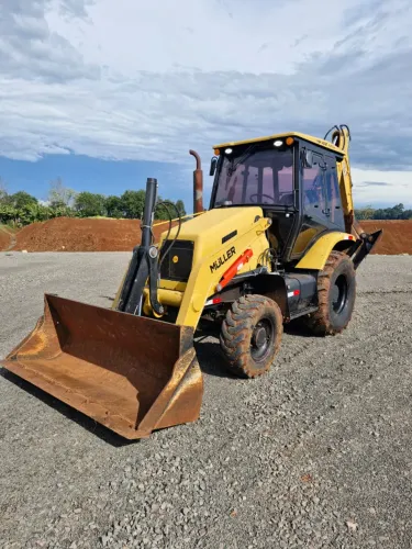 Retro Escavadeira Muller MR406 ano 2023 com 1.400 horas 